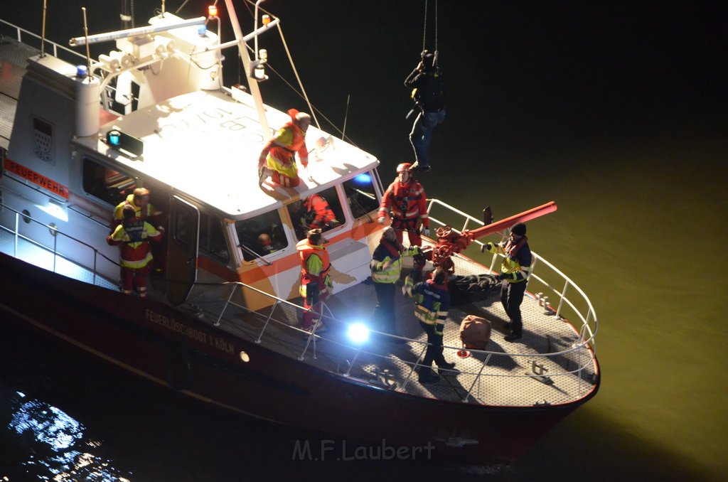 Einsatz BF Hoehenretter Koelner Seilbahn Hoehe Zoobruecke P2447.JPG